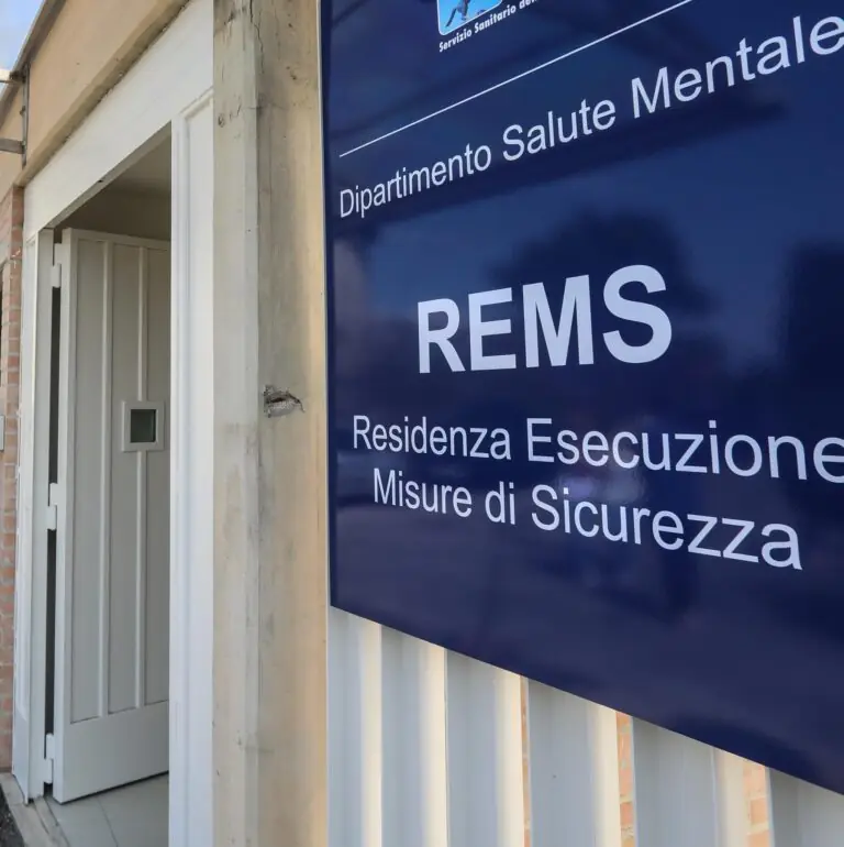 Scappano dal REMS per ubriacarsi seminando il panico tra sanitari e cittadini