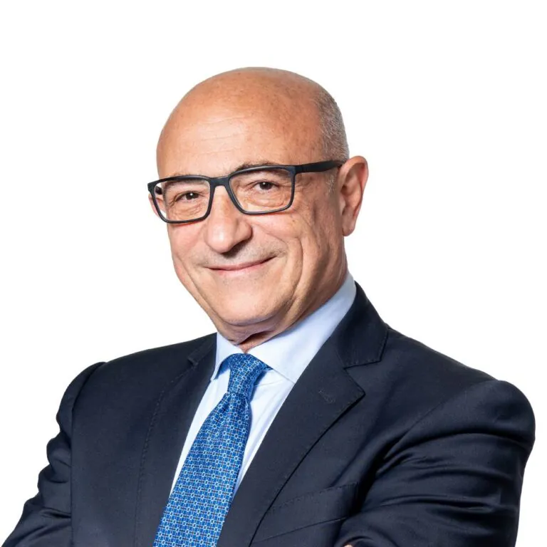 Polemiche sugli stipendi, i 5 stelle chiedono chiarezza