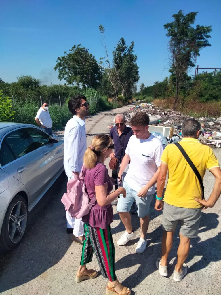 Rifiuti tossici e continui incendi dolosi: “Questa è una tragedia ambientale”