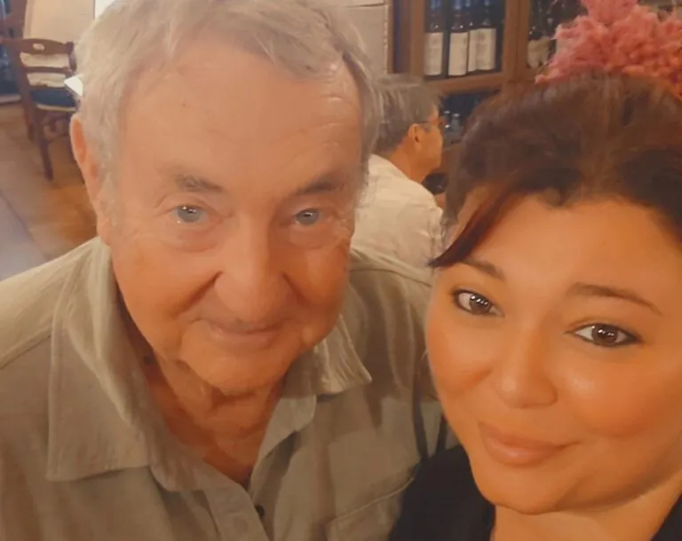 Famoso batterista a cena nella rinomata osteria. Il commento: “E’ stato un onore”