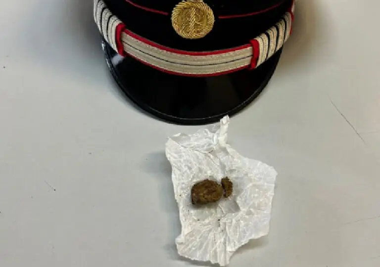 Sorpreso con la droga sul comodino mentre è ai domiciliari