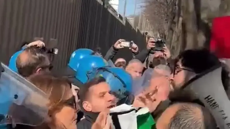 Scontri davanti alla Rai, 4 indagati
