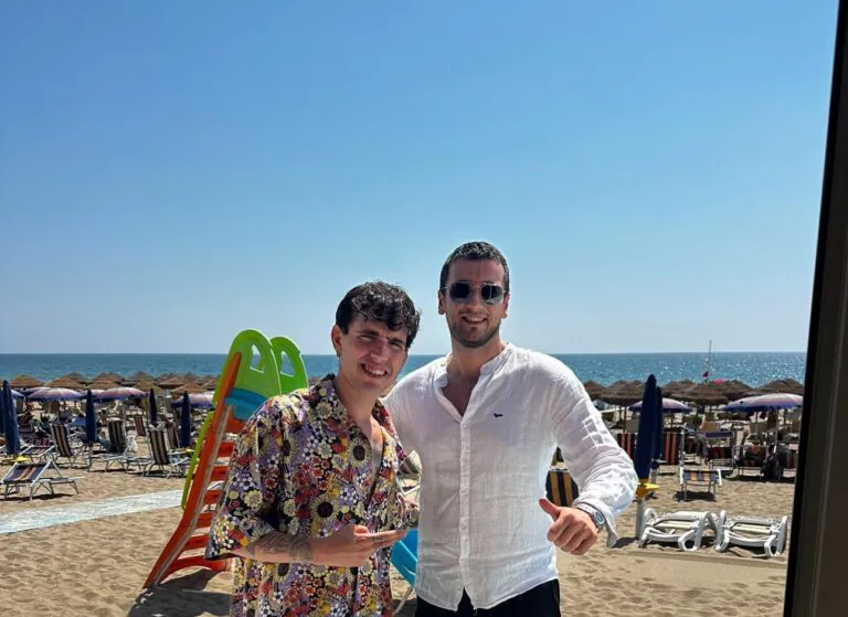 Bandiera Blu, l’estate vip del litorale. Dopo Pamela Prati arriva anche Aka7even