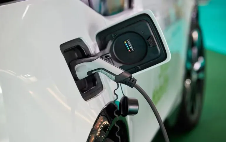 Bonus colonnine auto elettriche al via: importo e come fare domanda