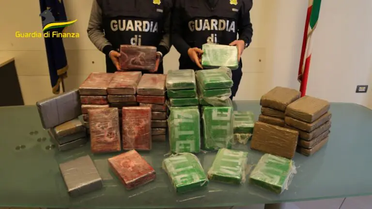 Intercettato carico di coca da un milione nel Casertano: fermato l’autista. VIDEO