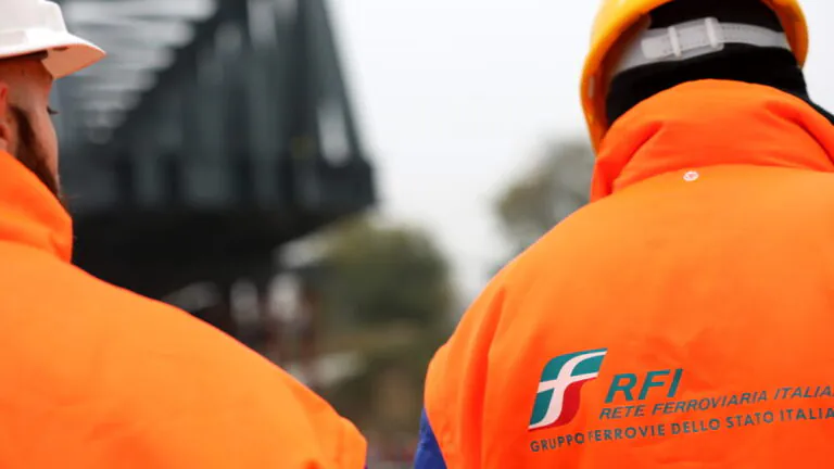 Rete Ferroviaria Italiana cerca carpentieri con licenza media