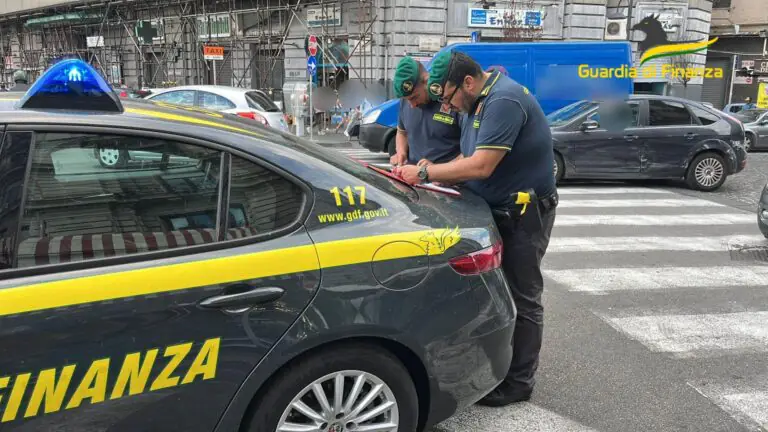 Garage per la sosta, fioccano multe: percettori del Reddito a caccia di clienti