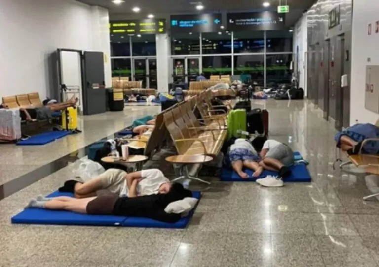 Bloccati per 3 giorni a Madeira, rientrano i primi 200: “Spesi oltre mille euro in più a persona”