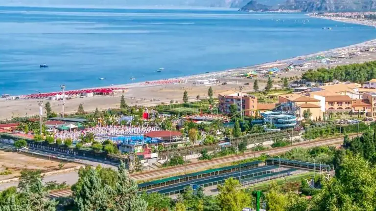 Tragedia in vacanza, muore dopo essere stata investita