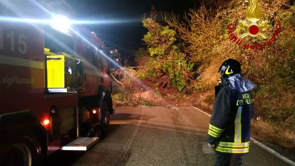 Frane, notte di paura sulla 7bis: decisa riapertura