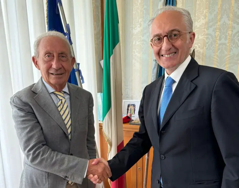 Marino vede l’ultimo assesore, l’esito del vertice col generale