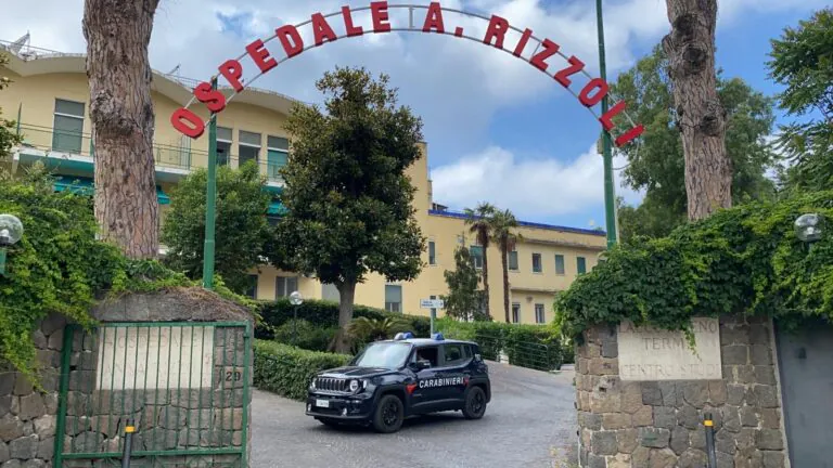 Bambino coraggio chiama carabinieri e salva madre: “Portate via papà”
