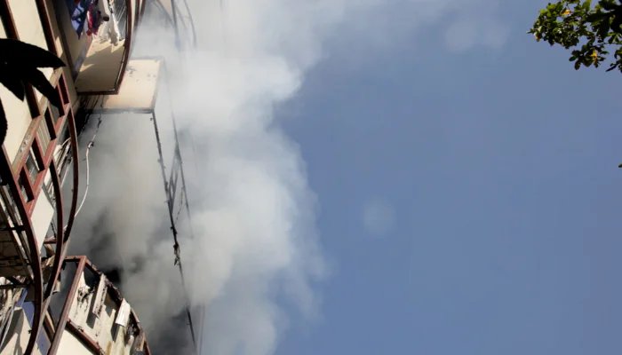 Incendio in appartamento, 53enne trovato morto