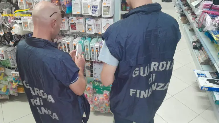 Finanza nei negozi, sequestrati migliaia di prodotti