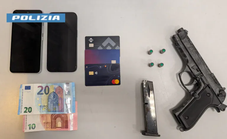 Rapina a mano armata a due giovani, fermati dalla polizia sul corso