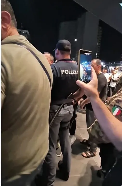 Borrelli aggredito nei pressi della stazione: scoppia il caos