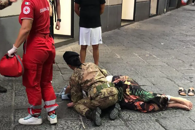 Stramazza in strada, salvata dall’Esercito