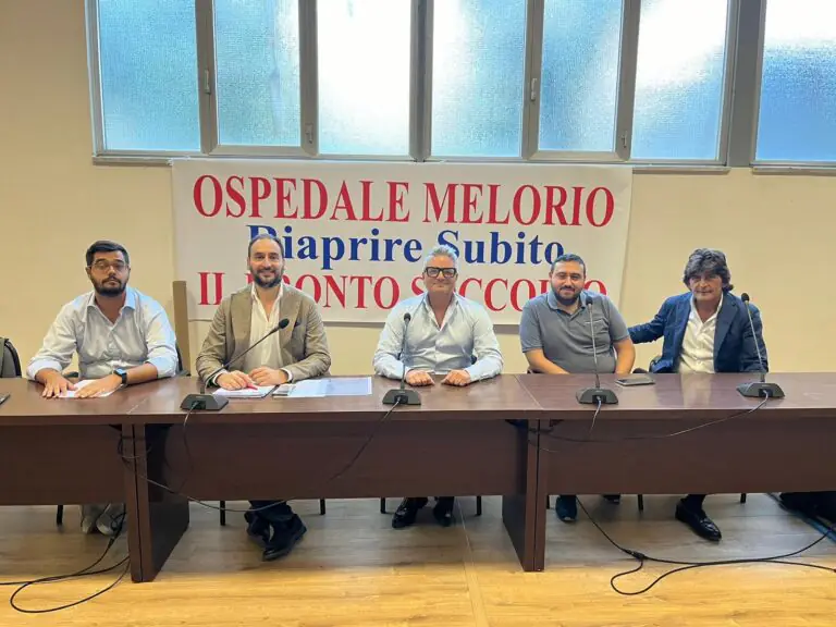 Striscione per il Melorio esposto in Consiglio, tensione in aula