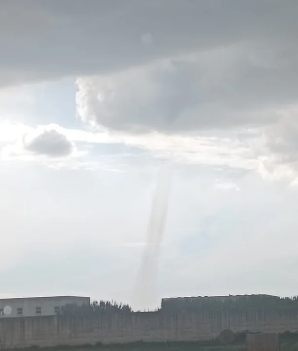 Maltempo, tromba d’aria nel Casertano