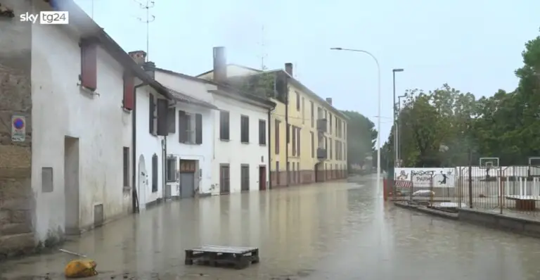 Maltempo estremo al Nord, l’ondata si sposta: rischia la Campania