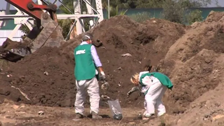 Pentiti fanno scoprire traffico di rifiuti: 2 arresti e maxi sequestro