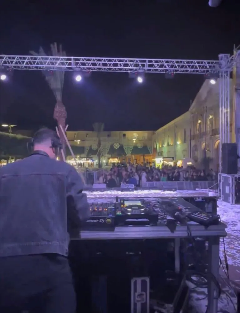 Illed sul palco della festa infiamma le giovani generazioni