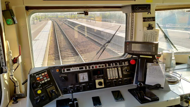 Trenitalia cerca capitreno e macchinisti con e senza esperienza