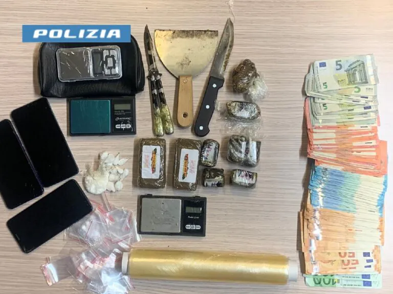 Centrale della droga in casa: arrestato un 19enne