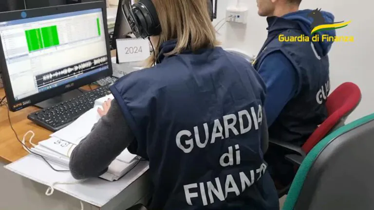 Caccia al tesoro della famiglia del boss tra società e messaggi dal carcere: 3 arresti