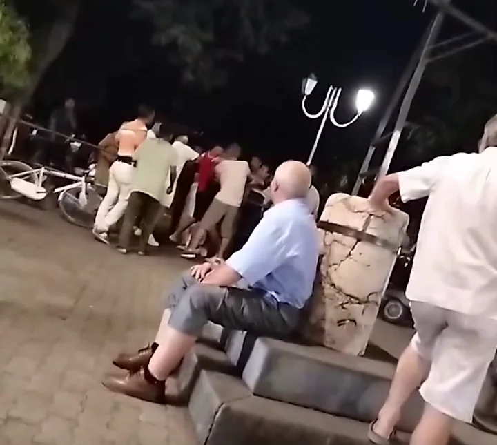Botte da orbi in piazza: “Identificare e punire i responsabili”. Il video