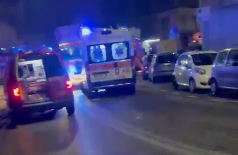 Abitazione va a fuoco: paura nella notte