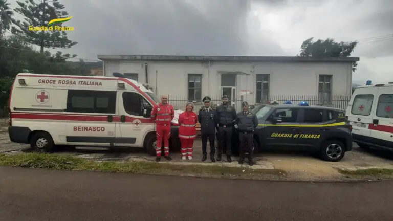 Finanza sequestra 2mila litri di gasolio e li dona alla Croce Rossa