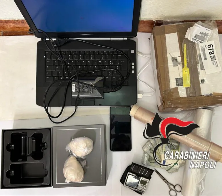 “Cosa hai comprato?”. E piange: “Droga, maresciallo”. E lo arresta