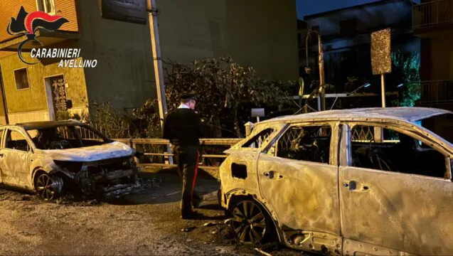 Due auto incendiate, indagano i carabinieri