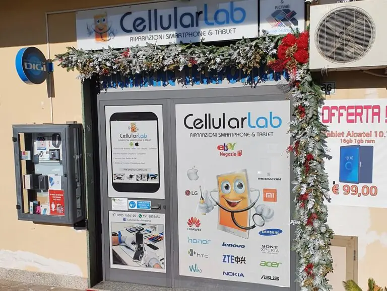 Assaltano un negozio di telefonia: il coraggio dei cittadini li mette in fuga