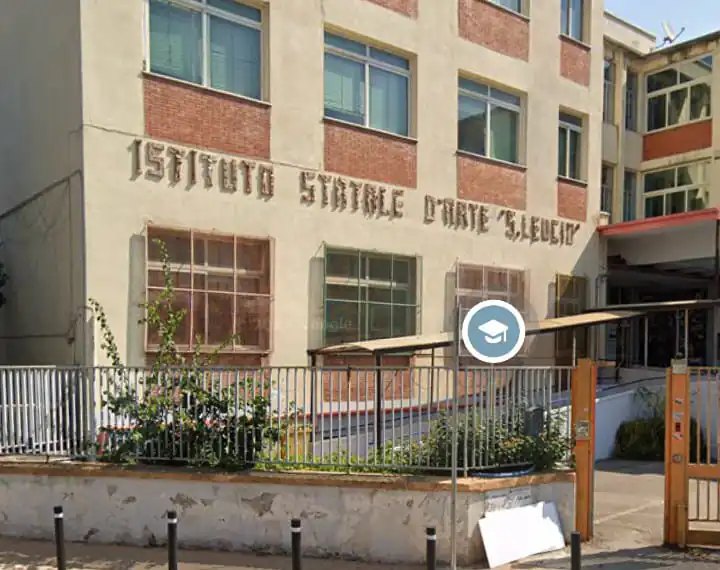 Dipendente va a scuola e gli danneggiano l’auto: “Non è un caso isolato”