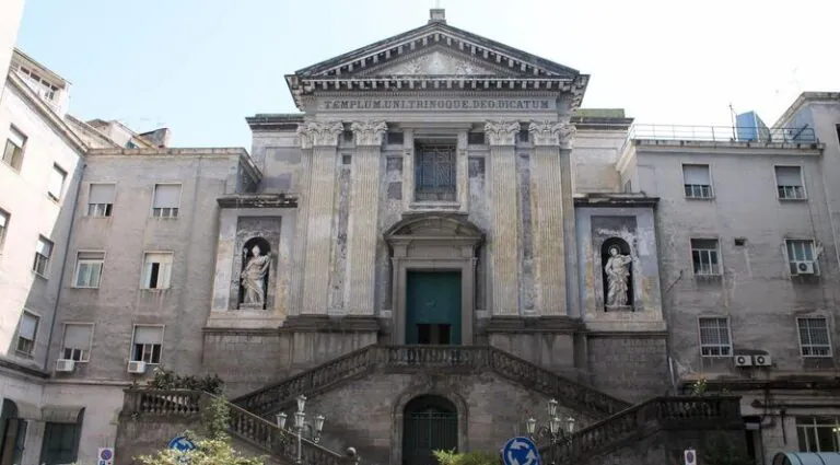 Paziente insulta e minaccia infermiera e poi l’aggredisce