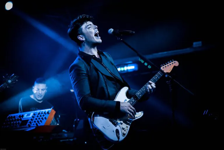 “Stash” cantante dei “The Kolors” vittima di furto