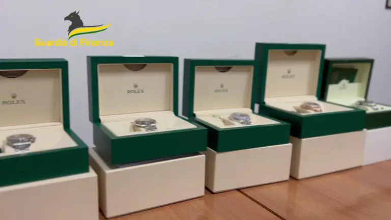 Costruttore compra auto e Rolex coi soldi di operai e Fisco: sequestro milionario