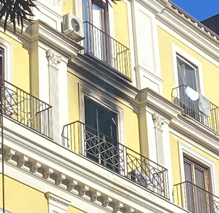 Rogo in centro, svelata la causa. Il bilancio finale