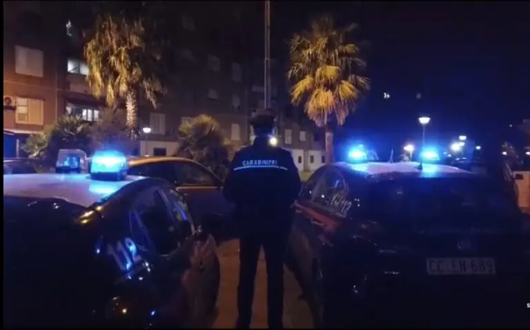 Fermati con una pistola pronta a sparare nel cruscotto: fermati due giovani