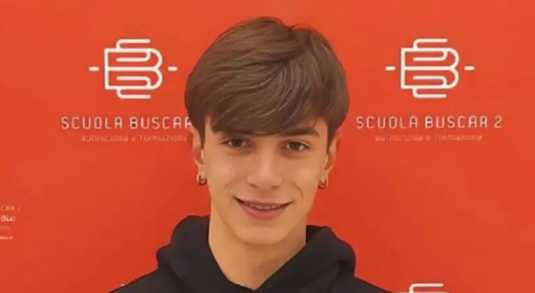 Scontro in periferia, Simone muore a 17 anni: città sotto choc