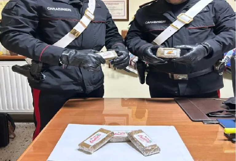 Insospettabile beccato con 3 chili di droga