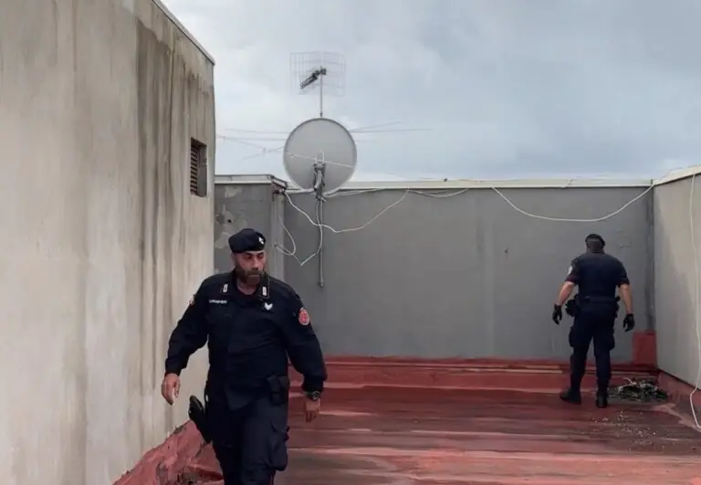 Rivale del clan pestato in cella: sequestrato congiunto dai detenuti per mediare