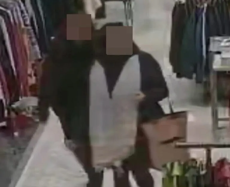 Rubano borsa firmata nel noto negozio, la titolare: “Abbiamo le immagini delle telecamere”