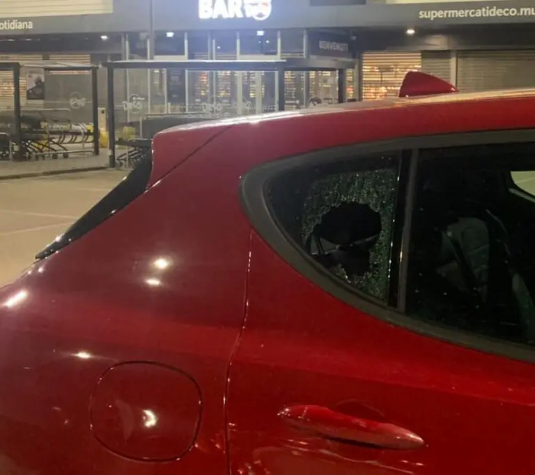 Ex Sindaco si reca al Centro Commerciale e i banditi assaltano la sua auto