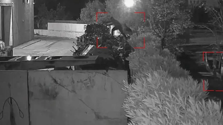 Furto in centro, ladro incastrato dal video