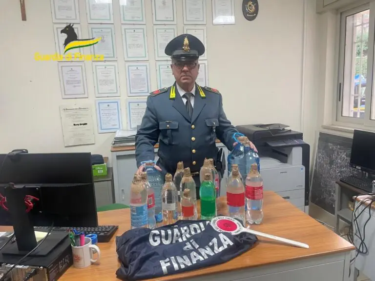 Finanza becca sulla Statale furgone carico di grappa e sequestra tutto
