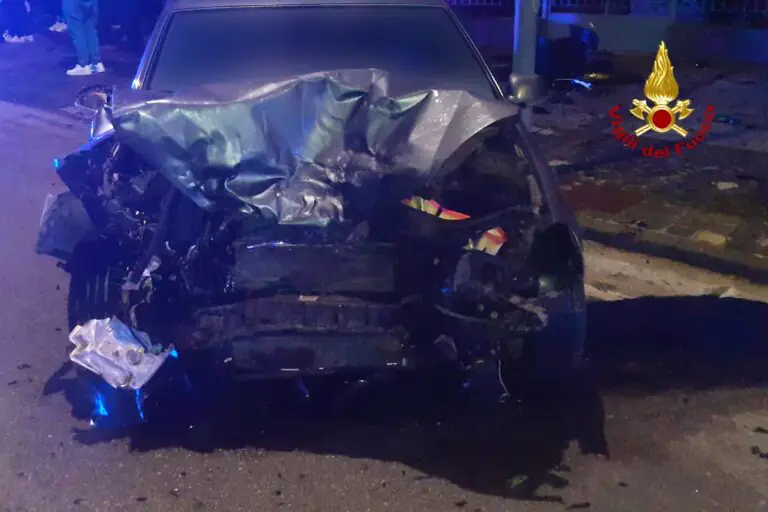 Si scontra con un’auto e muore, tragedia sulla Nazionale