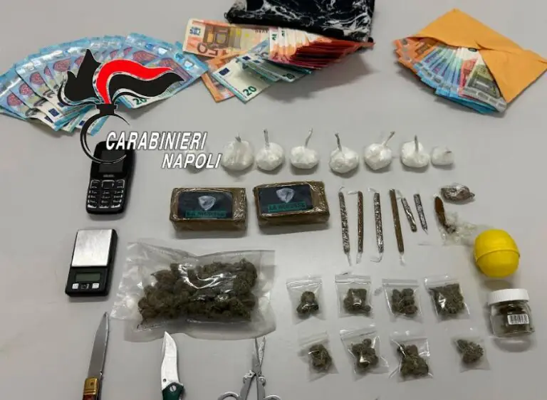 Due etti di hashish negli slip, scatta arresto
